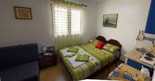 Гостевой дом Apartments Blagoj Сутоморе Номер-студио с общей ванной комнатой-8